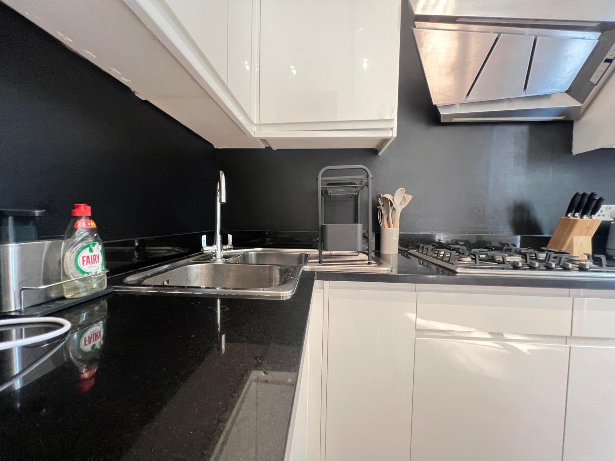 3.5 High Ceilings - Centrally Located Londen Buitenkant foto