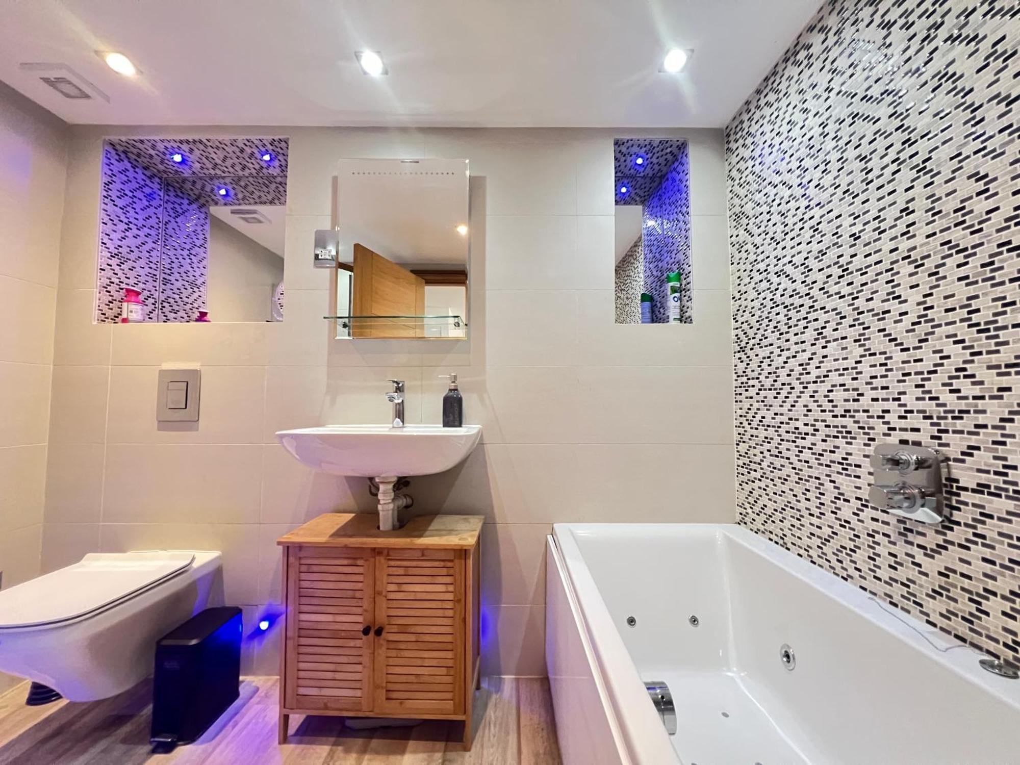 3.5 High Ceilings - Centrally Located Londen Buitenkant foto