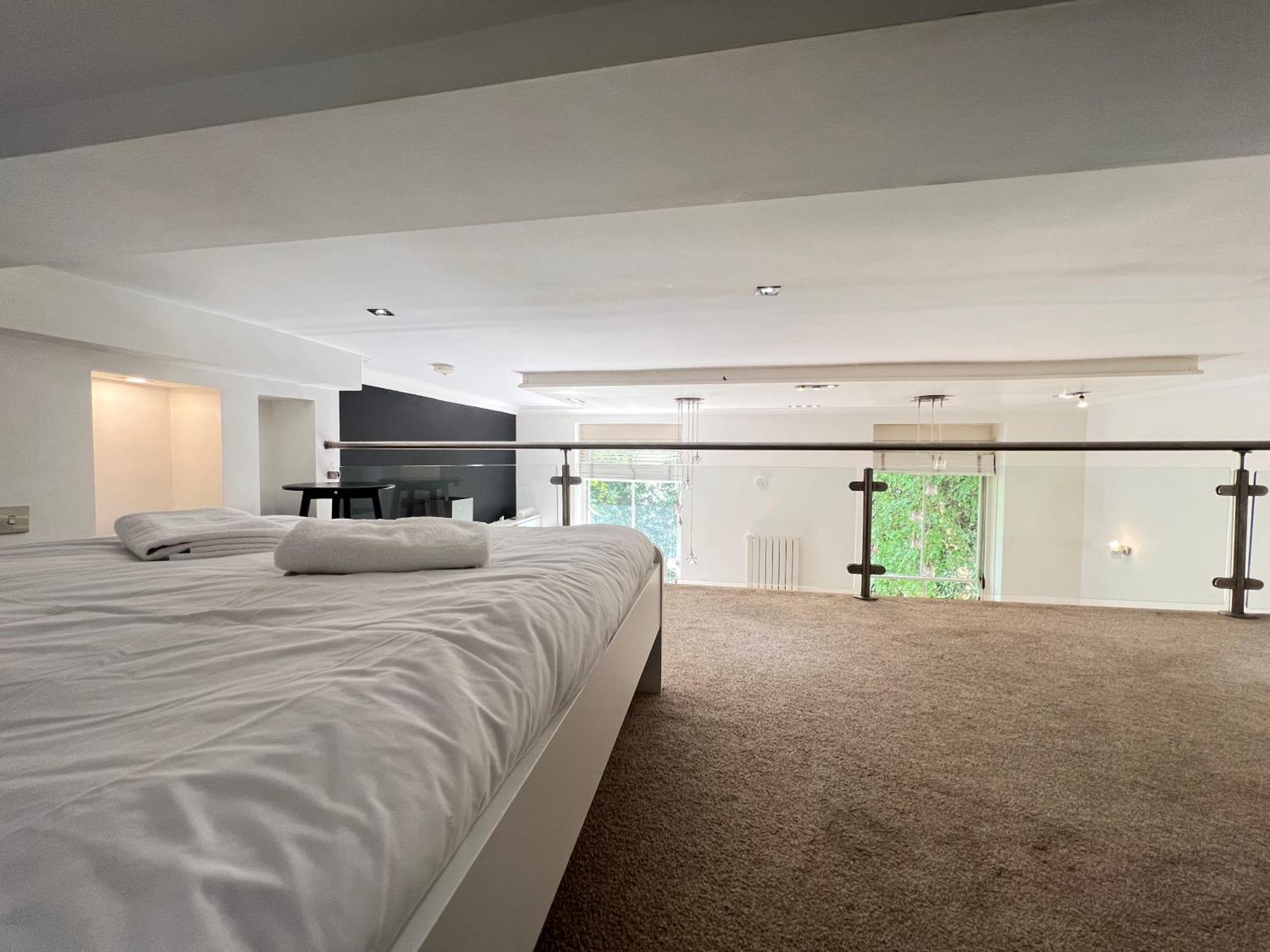 3.5 High Ceilings - Centrally Located Londen Buitenkant foto