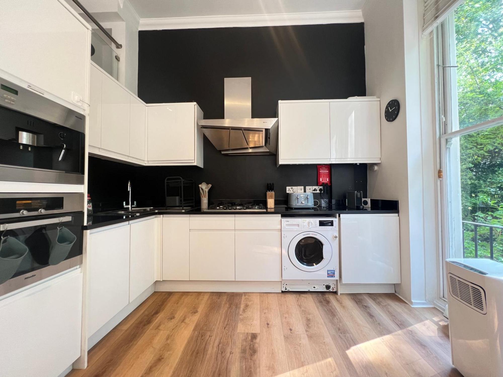 3.5 High Ceilings - Centrally Located Londen Buitenkant foto