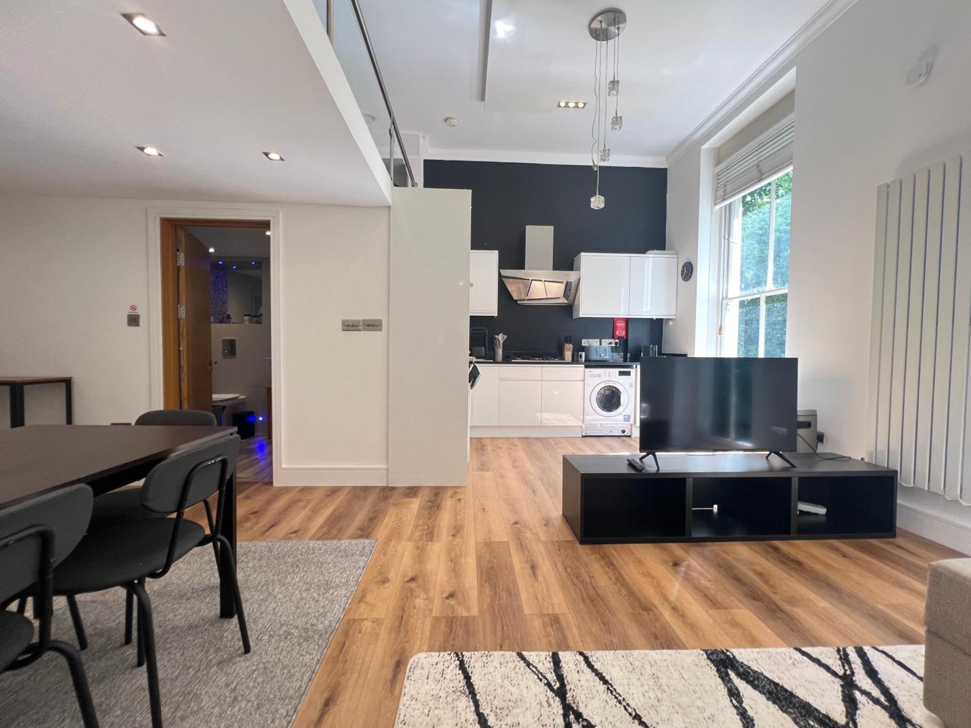 3.5 High Ceilings - Centrally Located Londen Buitenkant foto